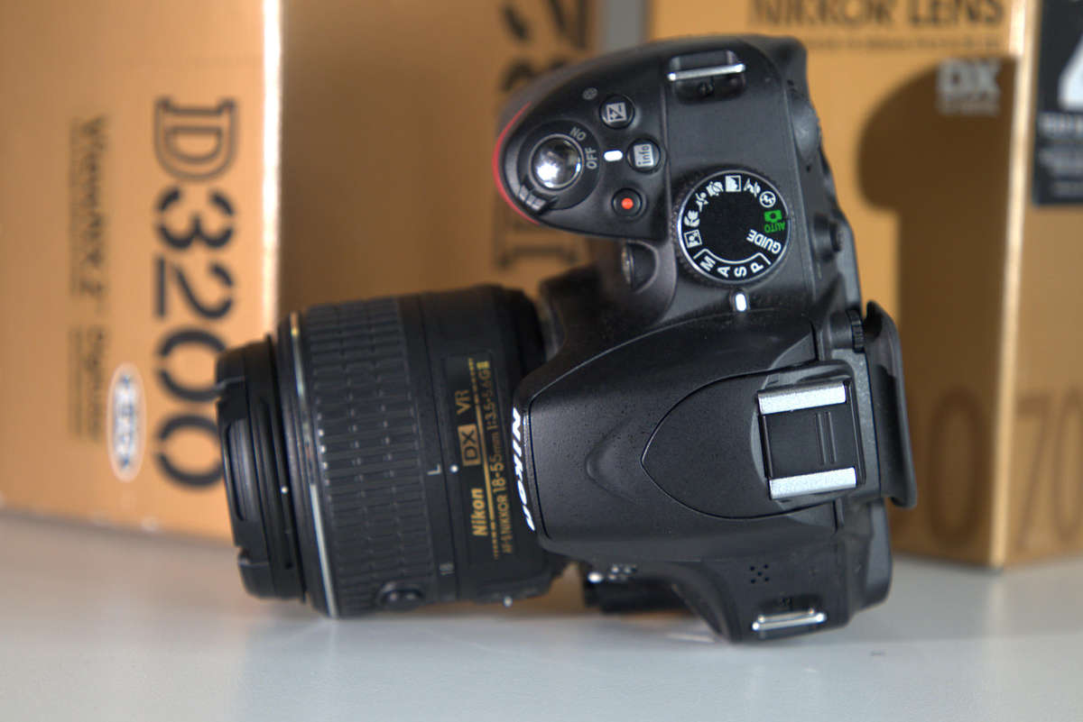 Nikon D3200 DSLR Camera Kit ( 24 Megapixel / 4 fps )