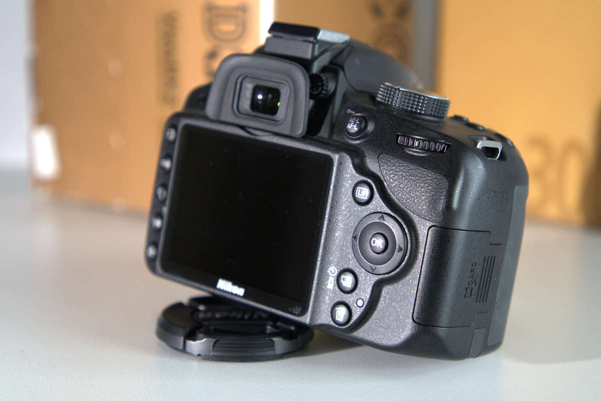 Nikon D3200 DSLR Camera Kit ( 24 Megapixel / 4 fps )