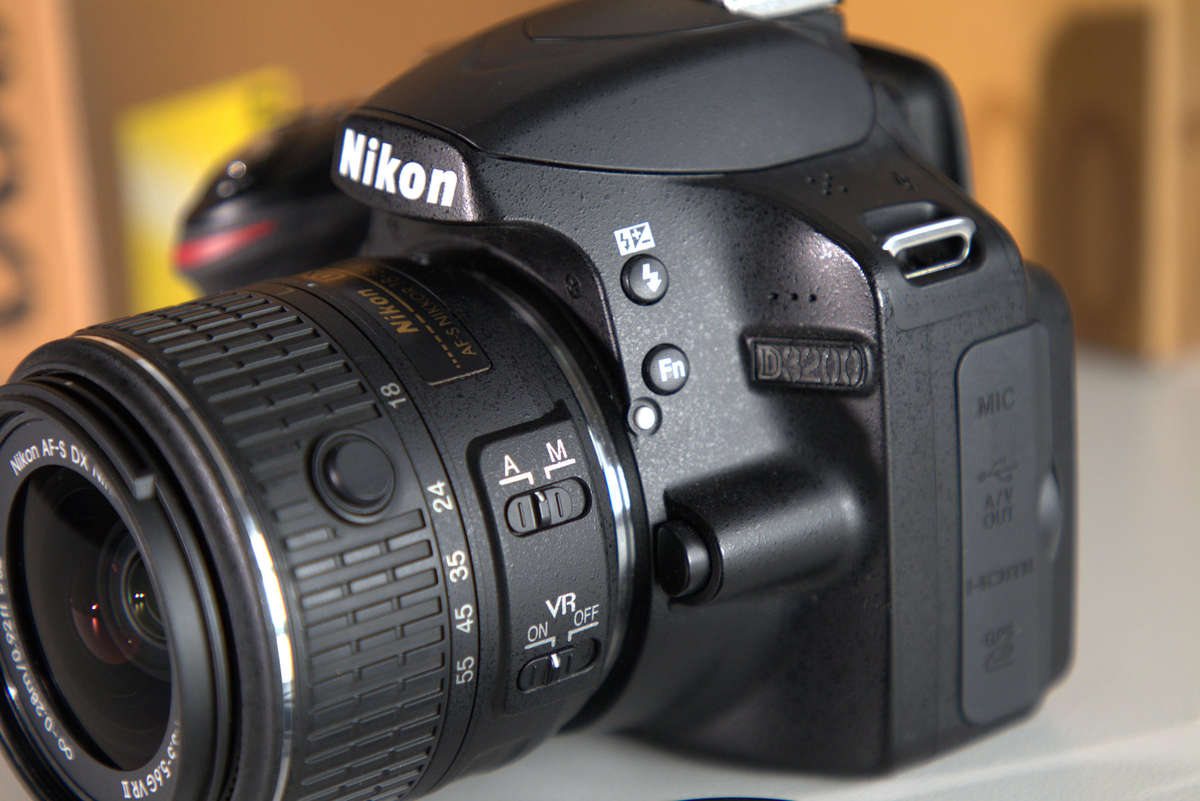 Nikon D3200 DSLR Camera Kit ( 24 Megapixel / 4 fps )
