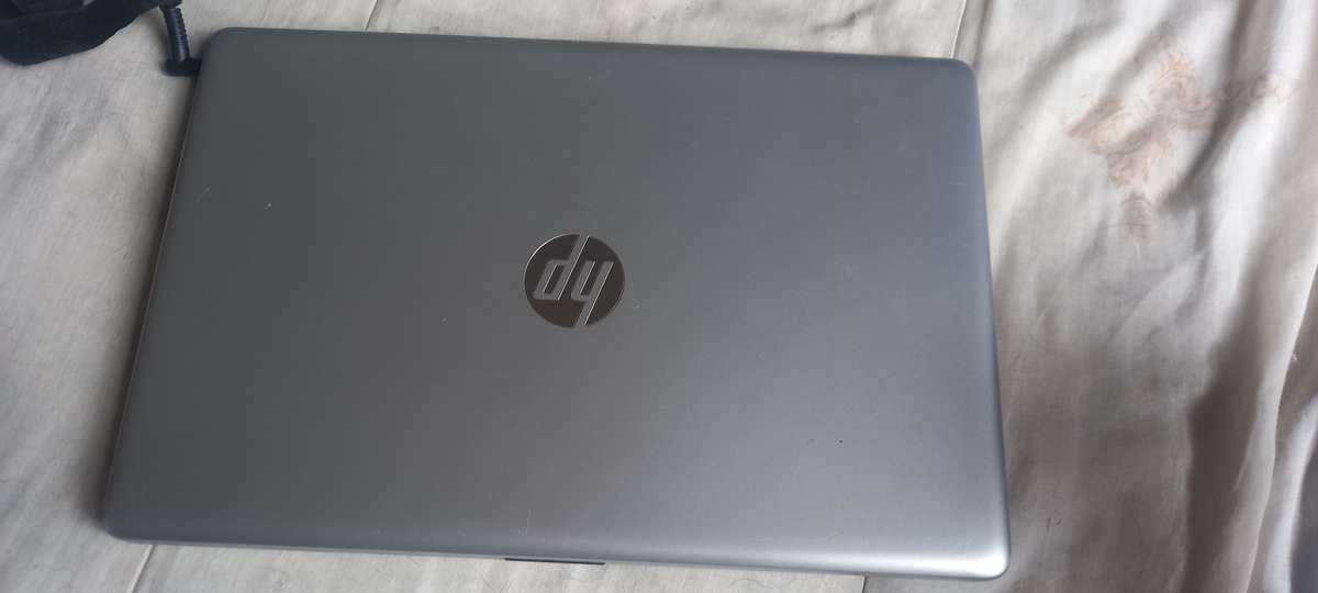 HP Laptop 15-da0xxx