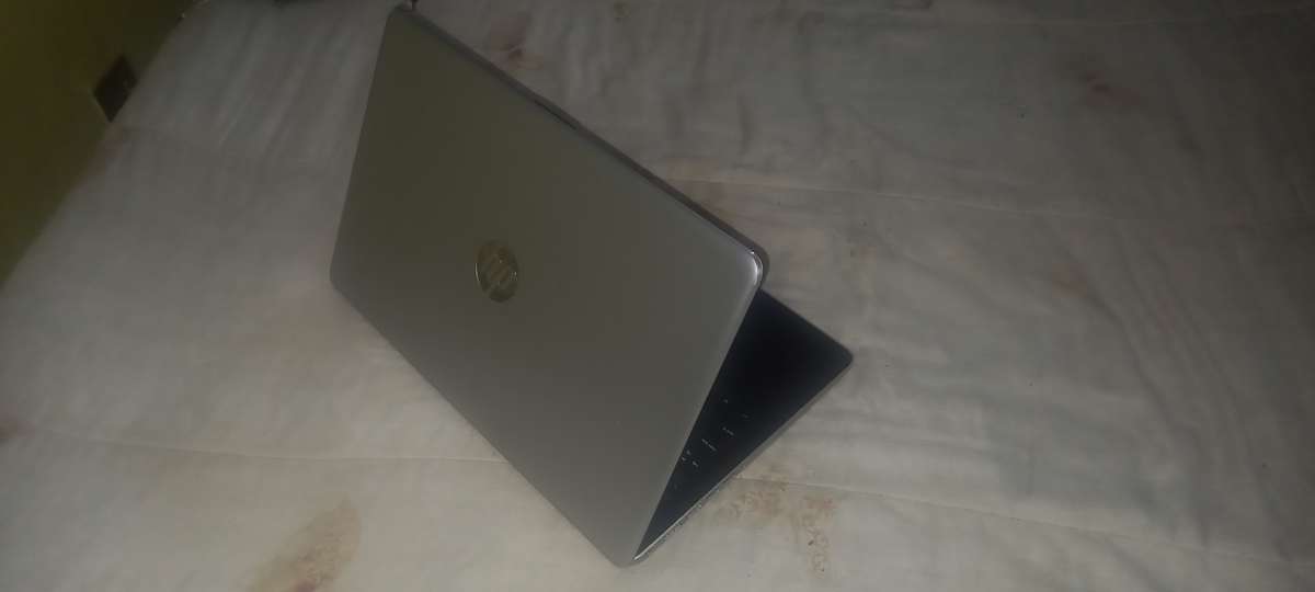 HP Laptop 15-da0xxx