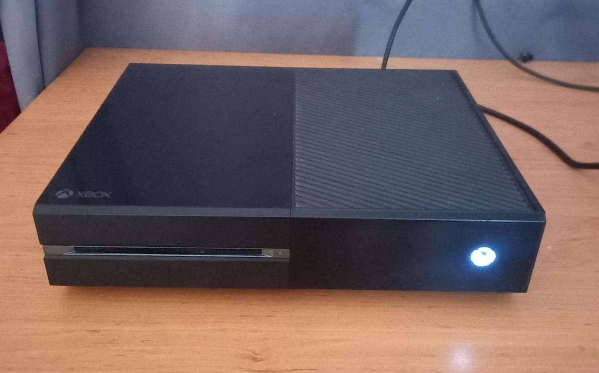 Xbox One 500GB (no controller)