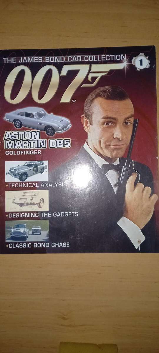 13 James Bond die cast models + magazines