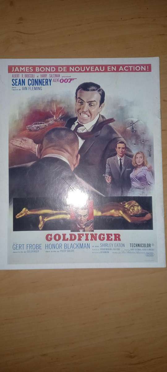 13 James Bond die cast models + magazines