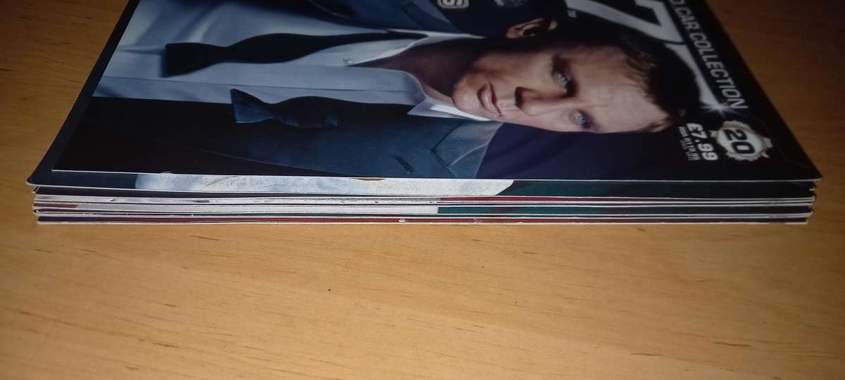13 James Bond die cast models + magazines