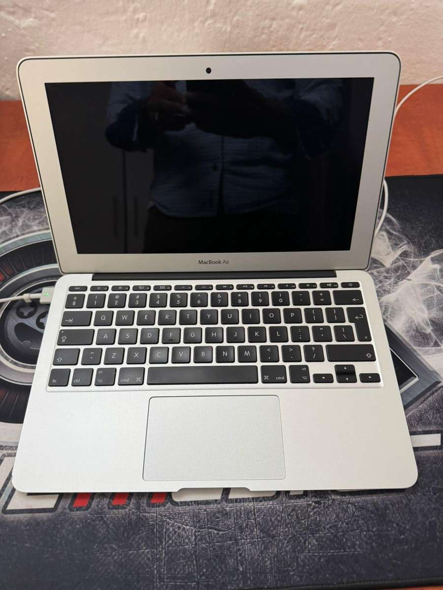 MacBook Air - Early 2015 - 11 inch