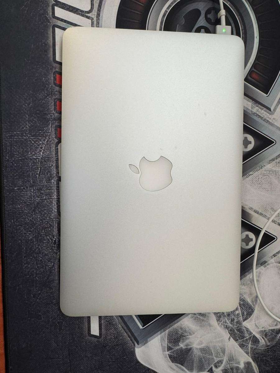 MacBook Air - Early 2015 - 11 inch