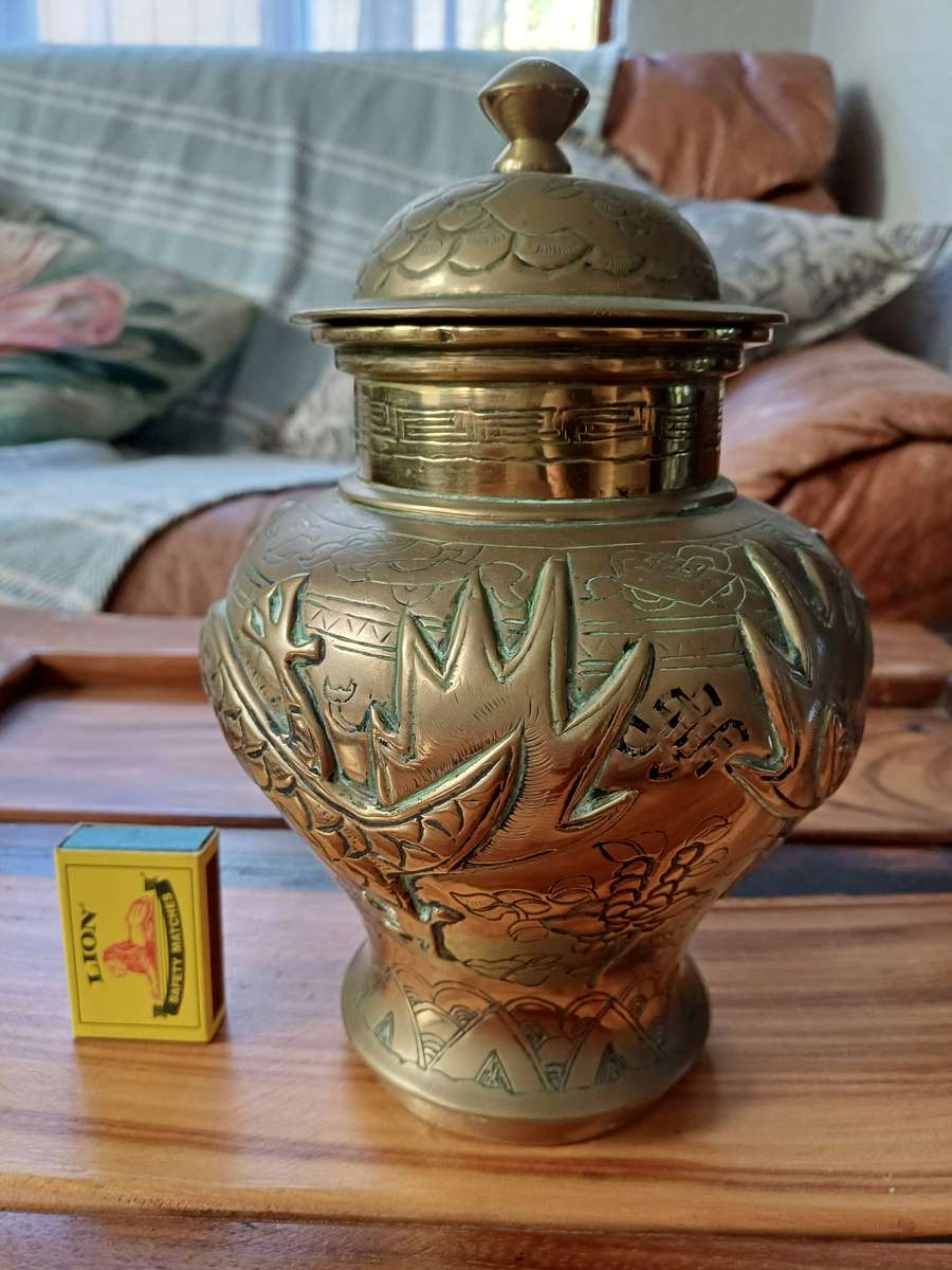 Brass jar/urn with lid, with dragon wrapped around