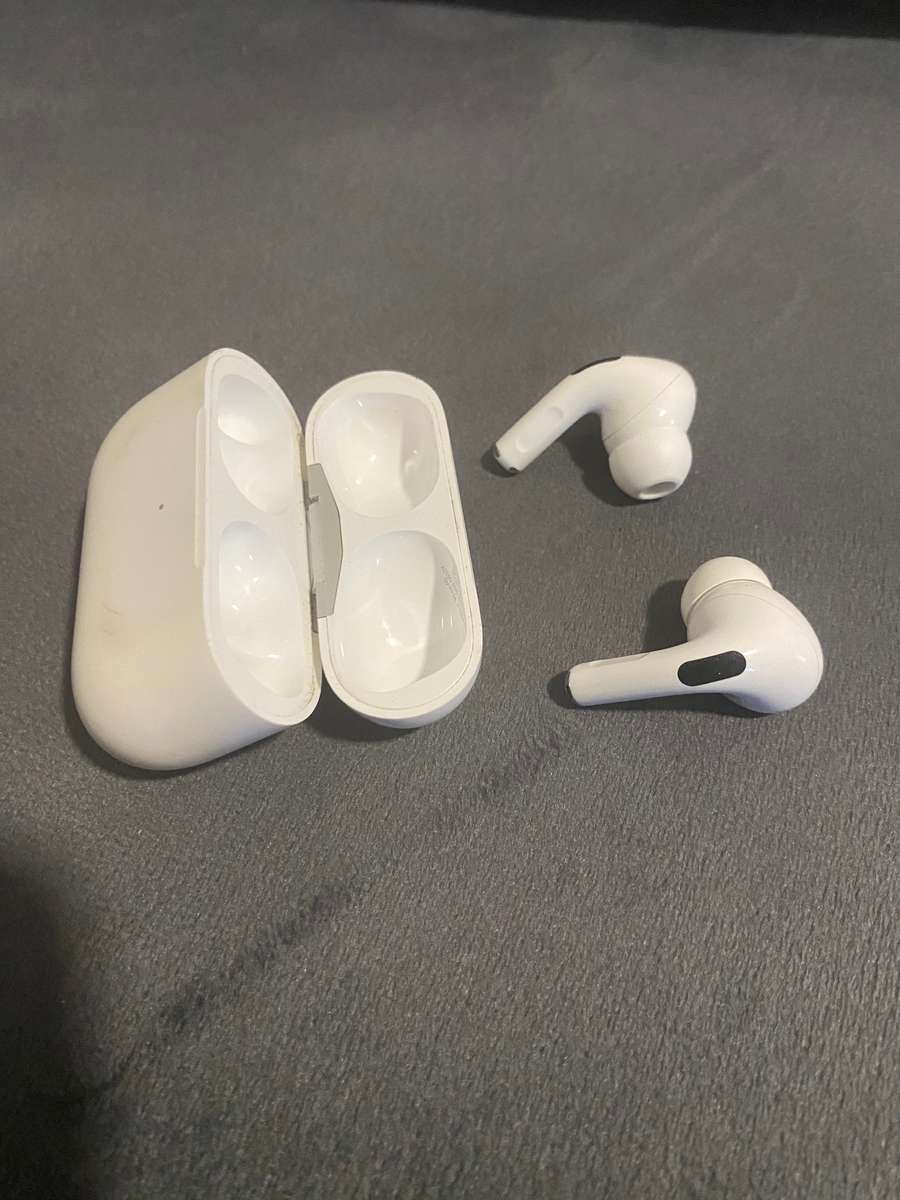 AirPods Pro (1st Generation)  Second Hand, Good Condition