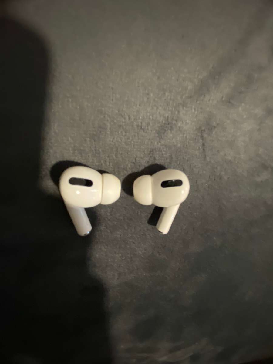 AirPods Pro (1st Generation)  Second Hand, Good Condition