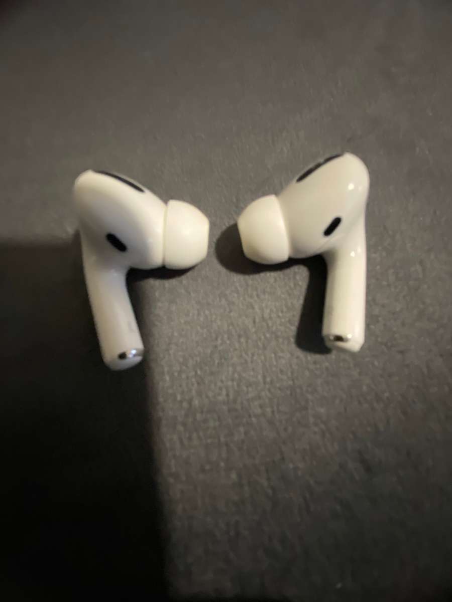 AirPods Pro (1st Generation)  Second Hand, Good Condition