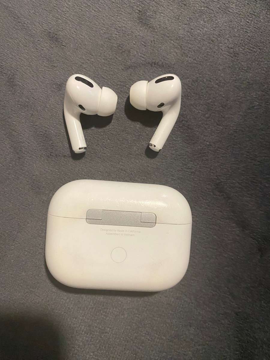 AirPods Pro (1st Generation)  Second Hand, Good Condition
