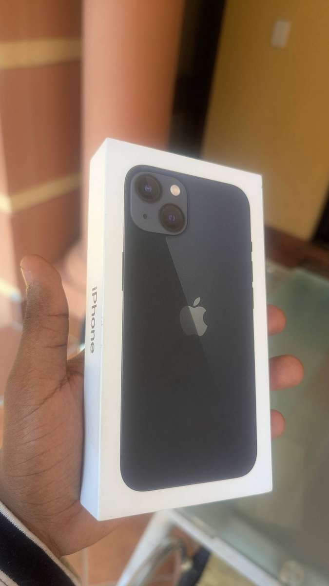 Apple iPhone 13 256GB Black - A2633 Midnight - USB Cable, Screen Protector, Cover