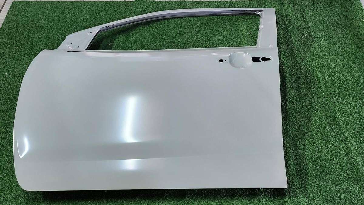 SUZUKI BALENO LEFT FRONT DOOR