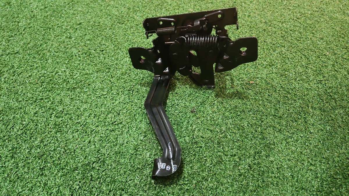 RENAULT TRIBER BONNET LOCK