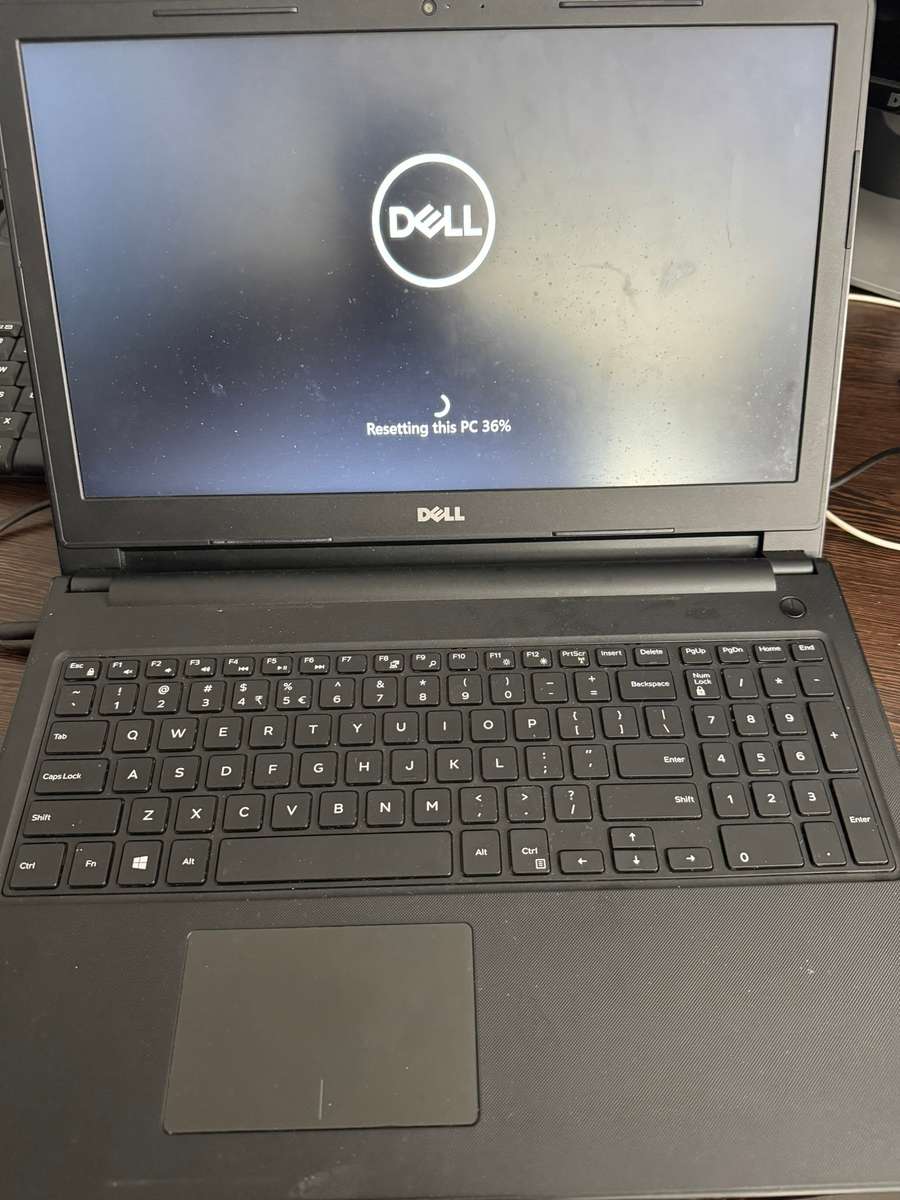 Dell Inspiron 15 3573 Laptop with charger