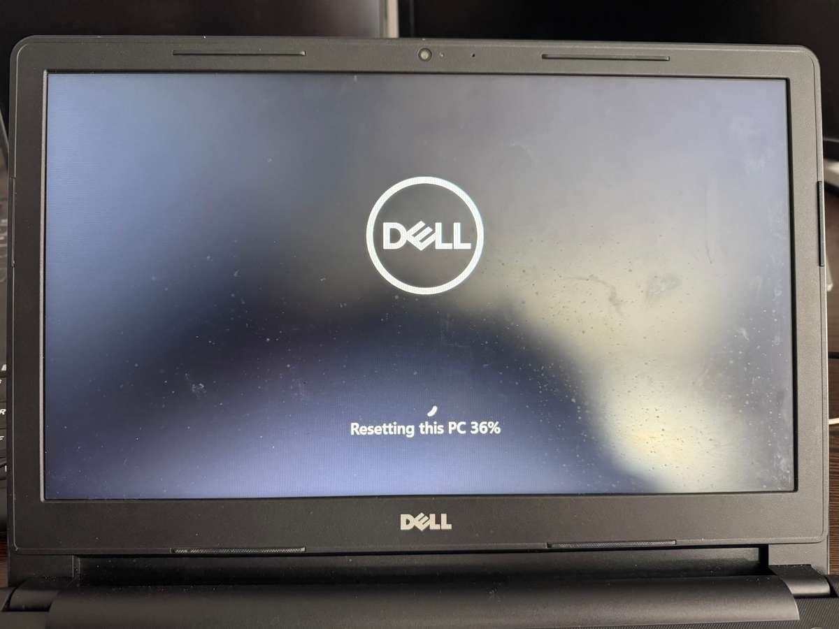 Dell Inspiron 15 3573 Laptop with charger