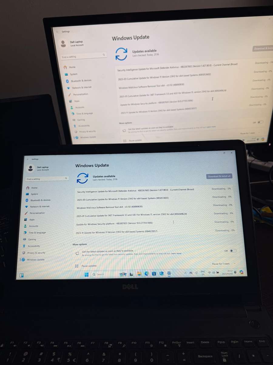 Dell Inspiron 15 3573 Laptop with charger