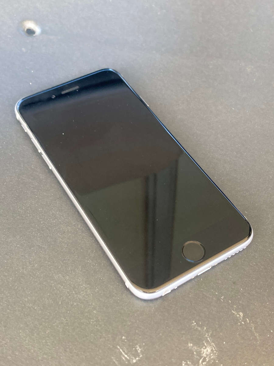 Apple iPhone 6 (64GB, Space Gray)