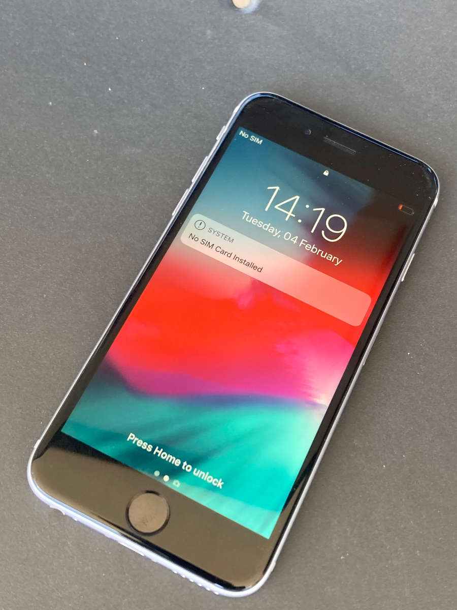 Apple iPhone 6 (64GB, Space Gray)