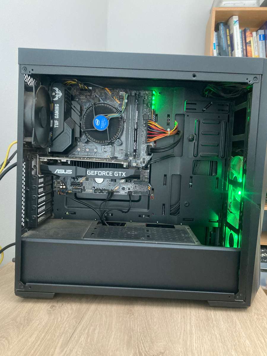 Complete Gaming PC Setup - Custom PC, Samsung Monitor, Wireless Mouse, Webcam, Microphone & Keyboard