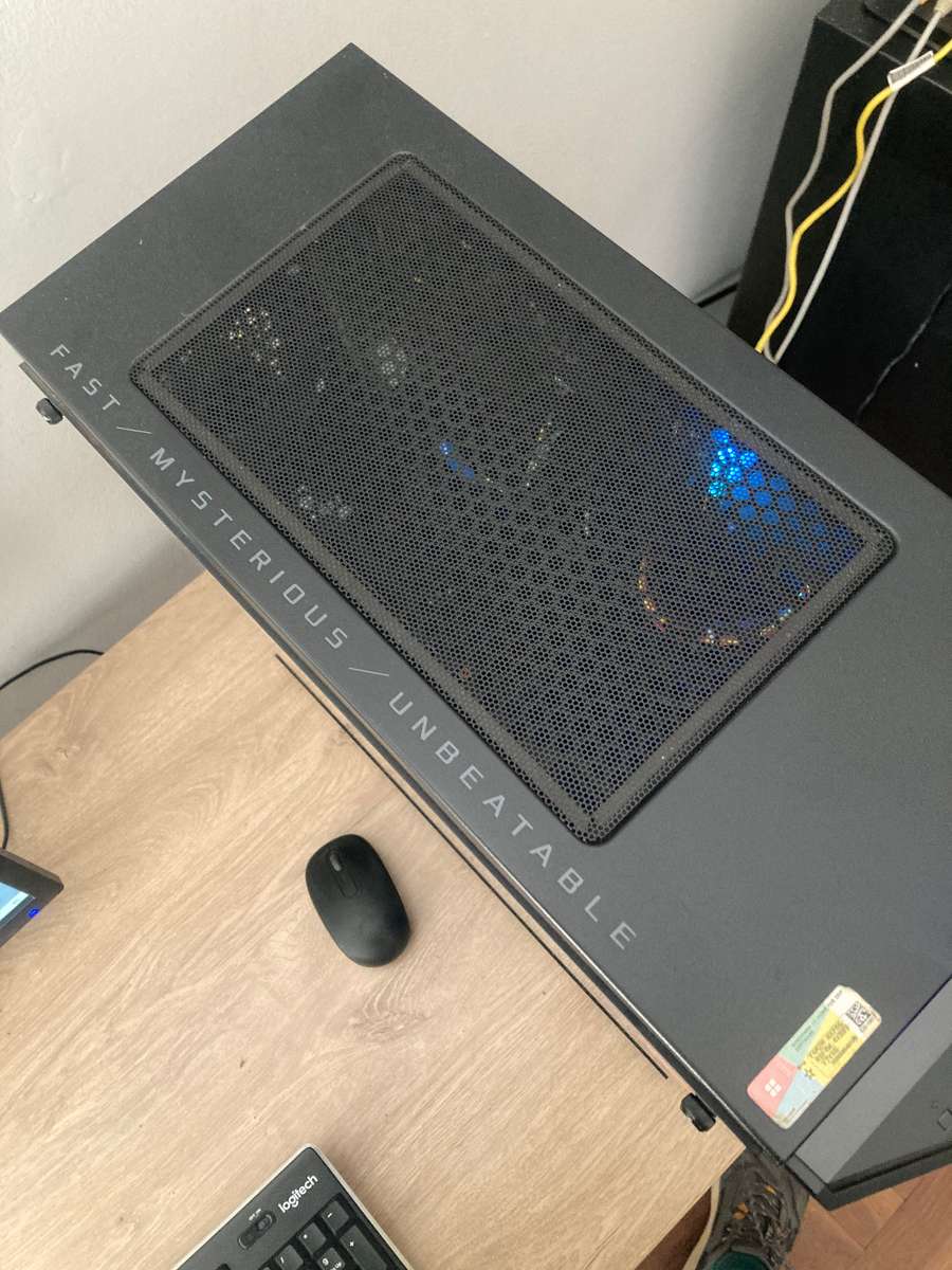 Complete Gaming PC Setup - Custom PC, Samsung Monitor, Wireless Mouse, Webcam, Microphone & Keyboard