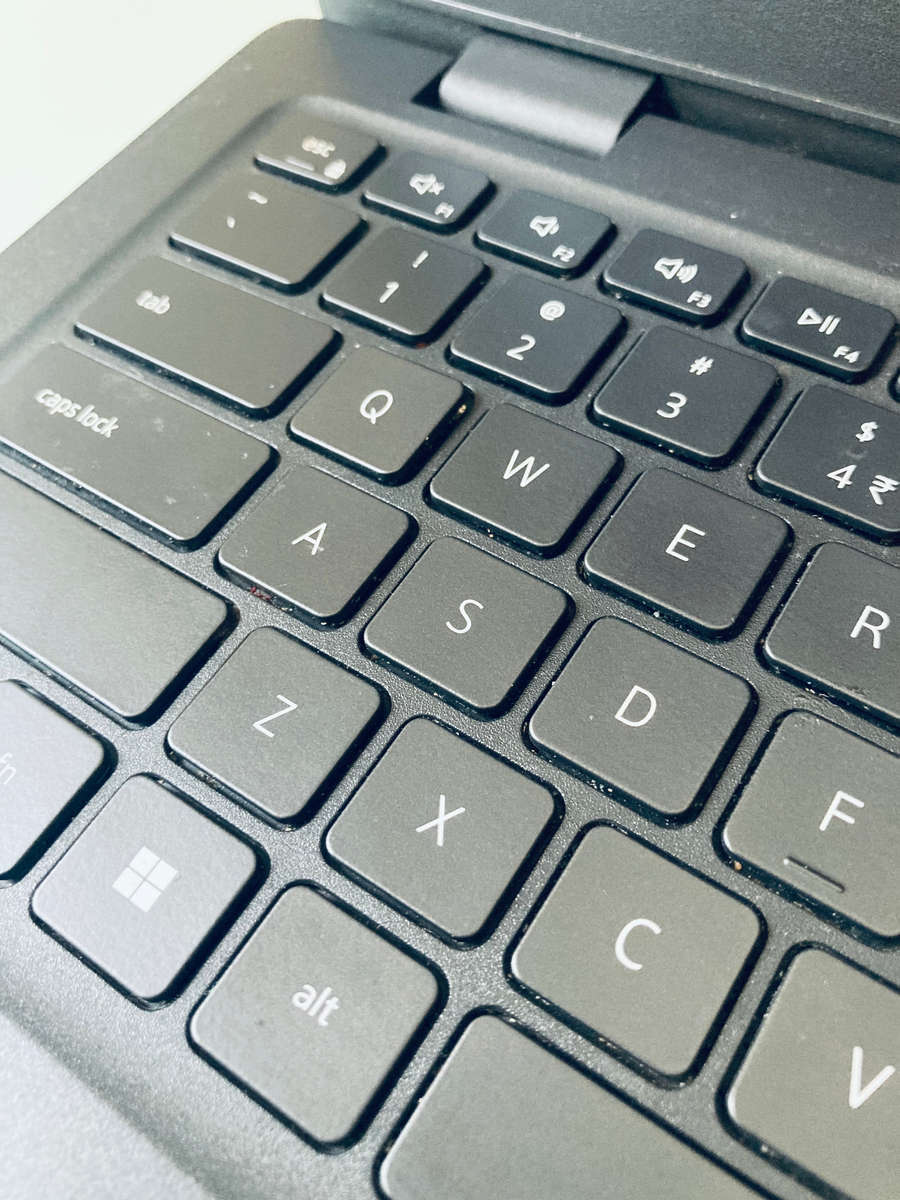 Dell Latitude 3420 (i5-1135G7, 8GB RAM, 256GB SSD) - 14" FHD - Some Cosmetic Wear and Tear