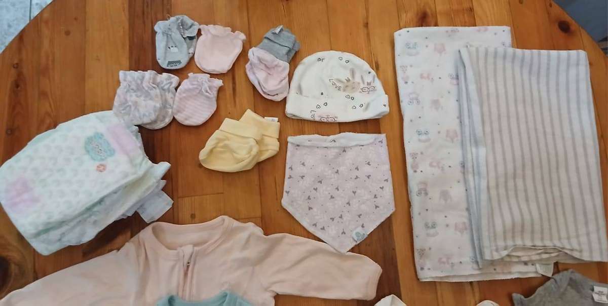 Newborn Baby Clothes Hamper | 18 Items + 5 Nappies | Unisex | Combo nr 4