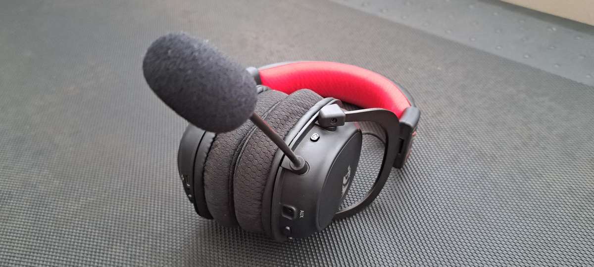 Redragon ZEUS PRO 7.1 Wireless Gaming Headset