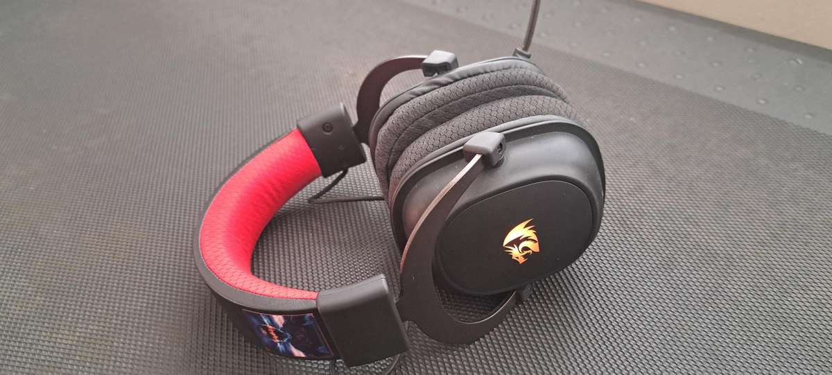 Redragon ZEUS PRO 7.1 Wireless Gaming Headset
