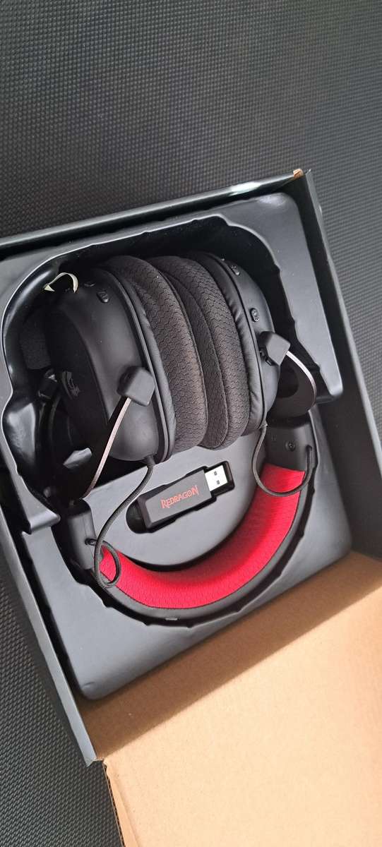 Redragon ZEUS PRO 7.1 Wireless Gaming Headset