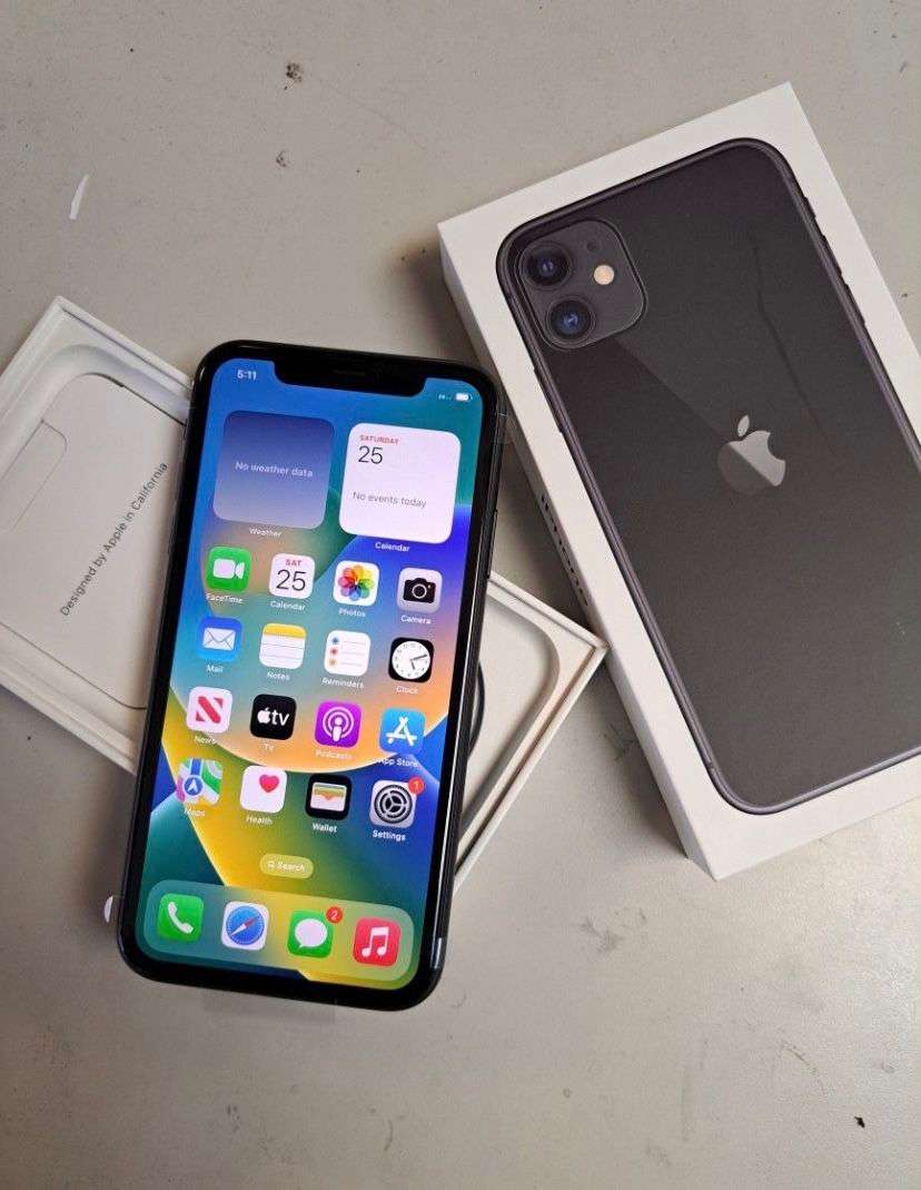 Apple iPhone 11 64GB Black + Charging Cable