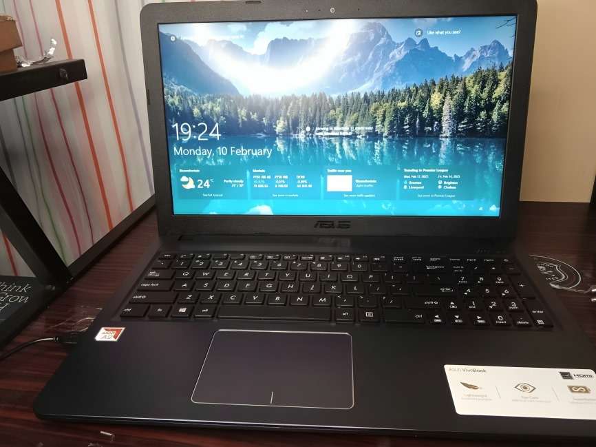 ASUS AMD A9 R5 LAPTOP