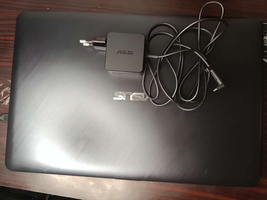 ASUS AMD A9 R5 LAPTOP