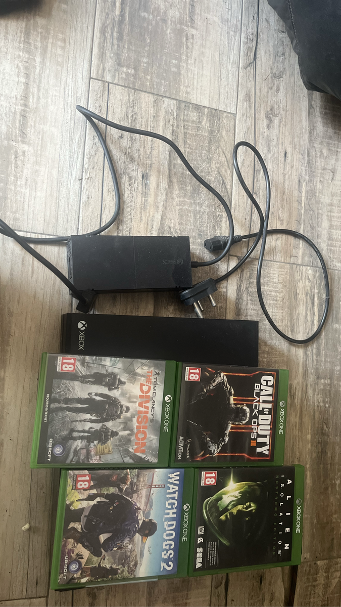 Xbox one  4 games  controller