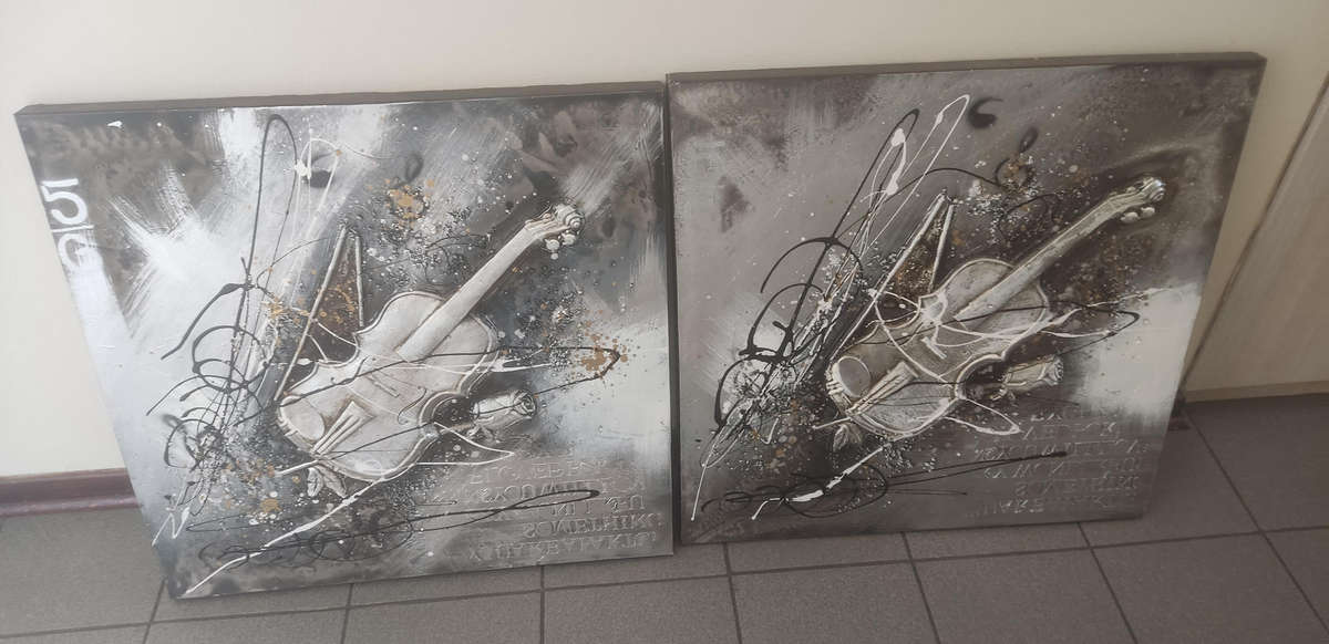 2x canvases/portraits