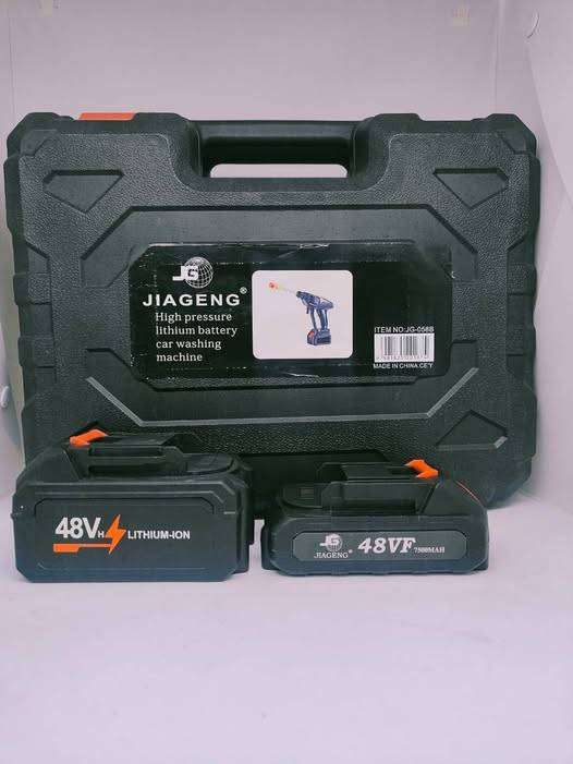 High Pressure washer with two batteries