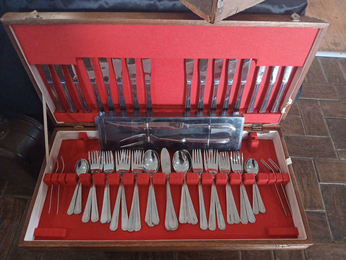 Stainless cutlery set