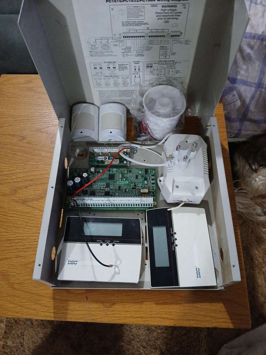 Complete Alarm System DSC 1864