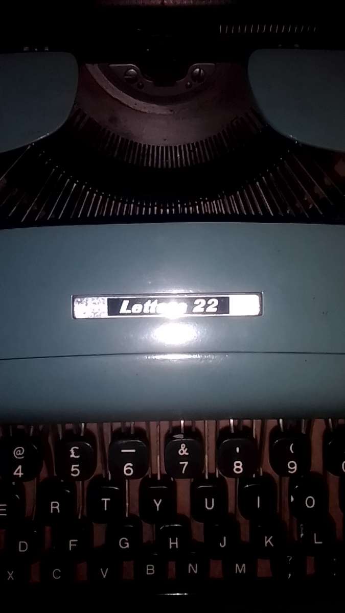 Olivetti Latttera 22