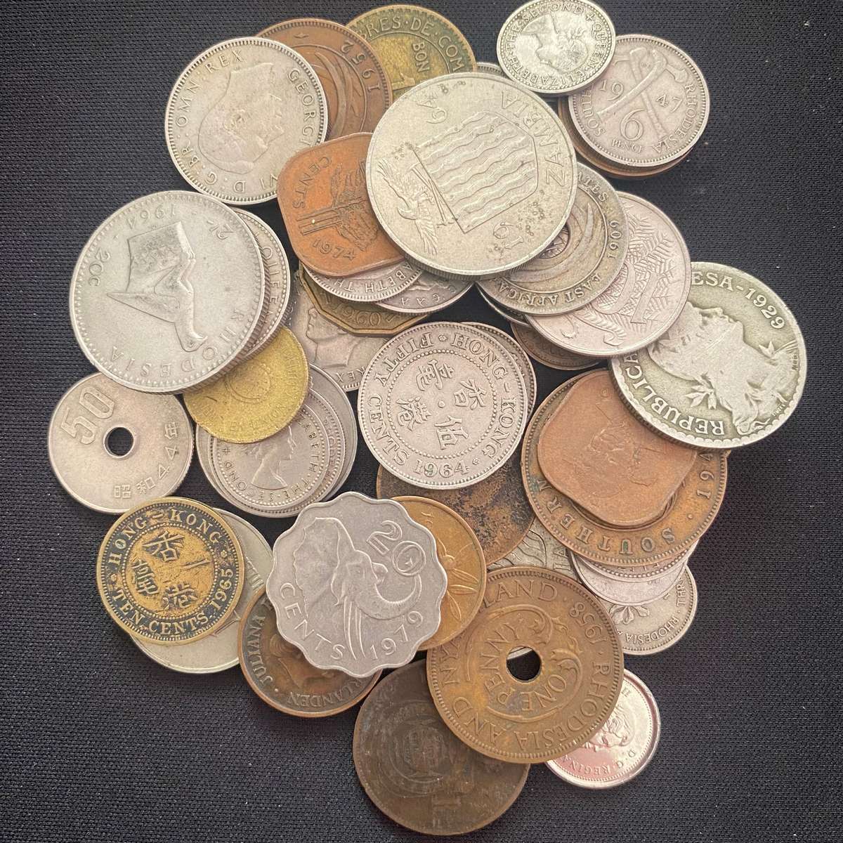 World Coin Lot +/- 200g