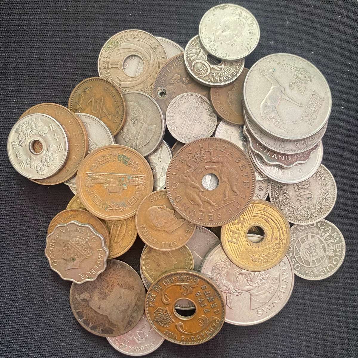 World Coin Lot +/- 200g