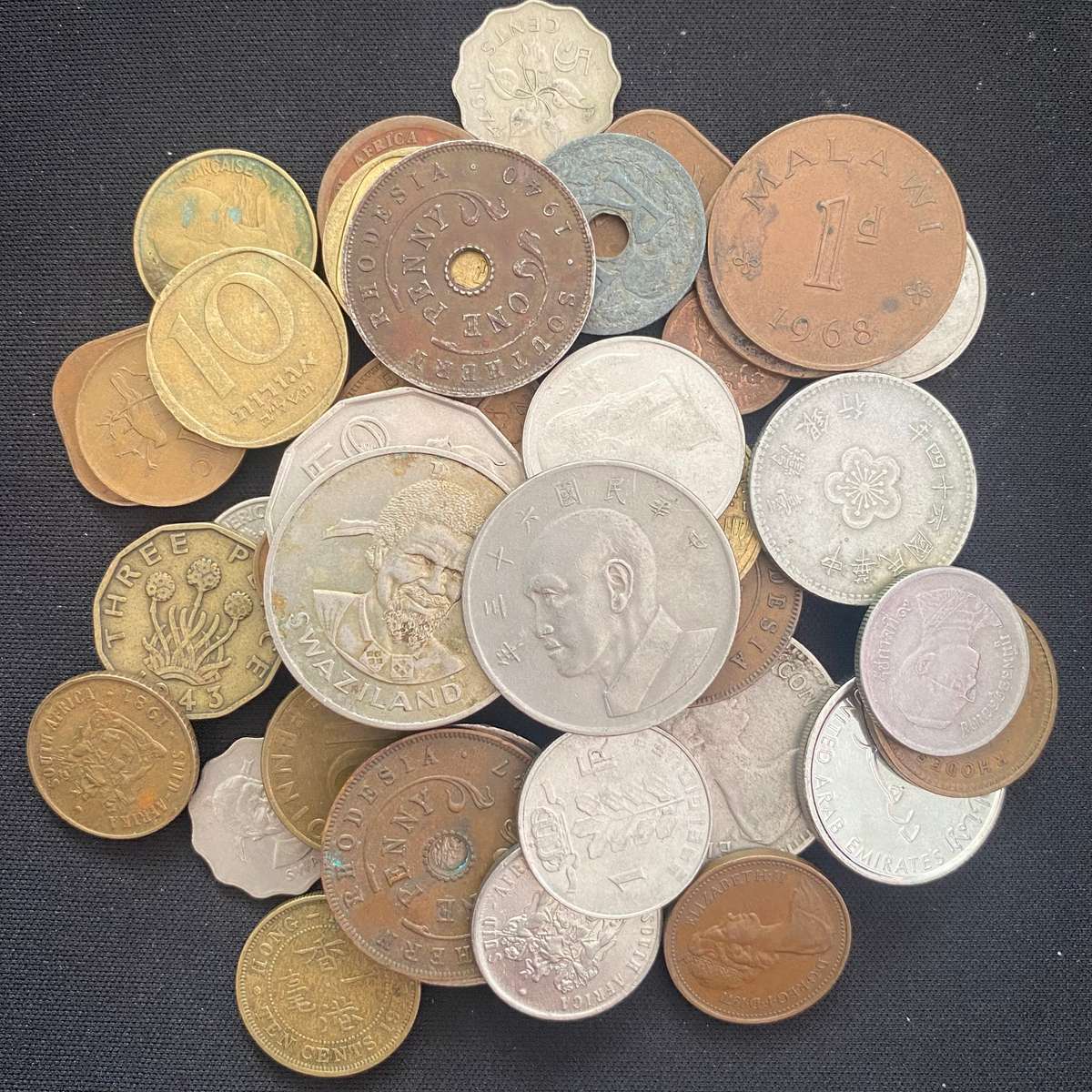 World Coin Lot +/- 200g