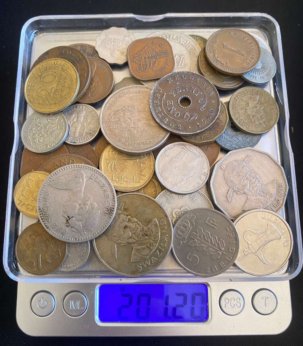 World Coin Lot +/- 200g