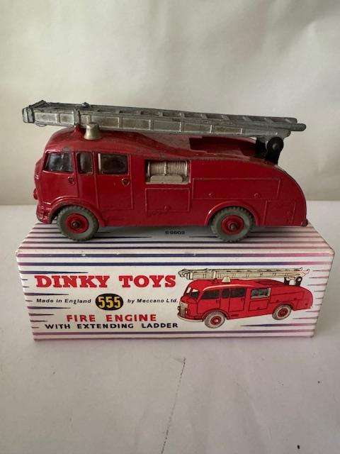 Dinky Toys 555 - Fire Engine with extending ladder