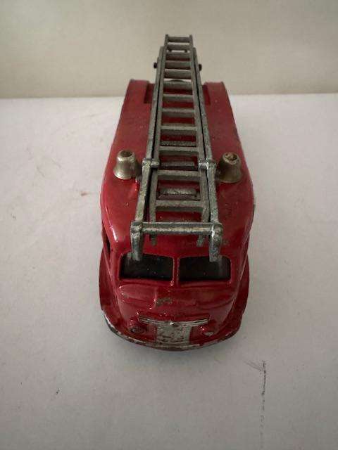 Dinky Toys 555 - Fire Engine with extending ladder