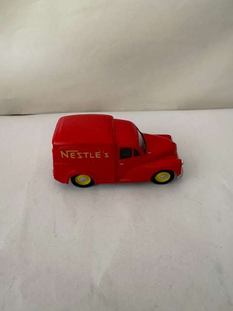 Corgi - Golden Oldies - Morris 1000 - Nestle's