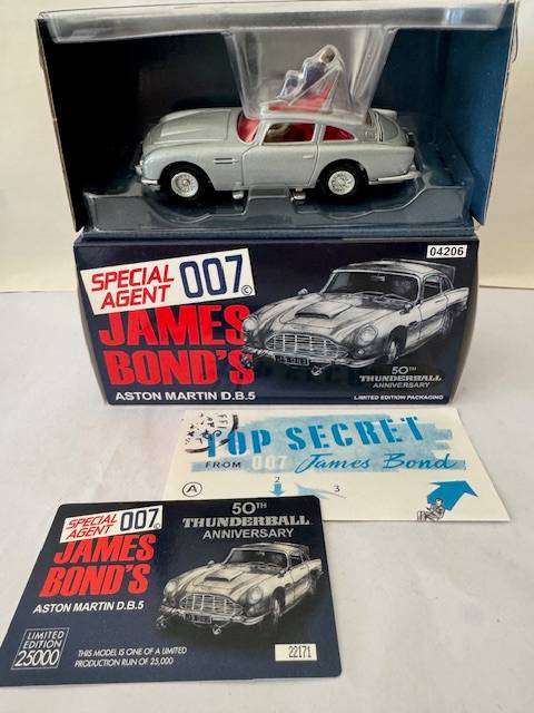 Corgi Toys 04206 - 50th Thunderball anniversary - James Bond's Aston Martin DB5