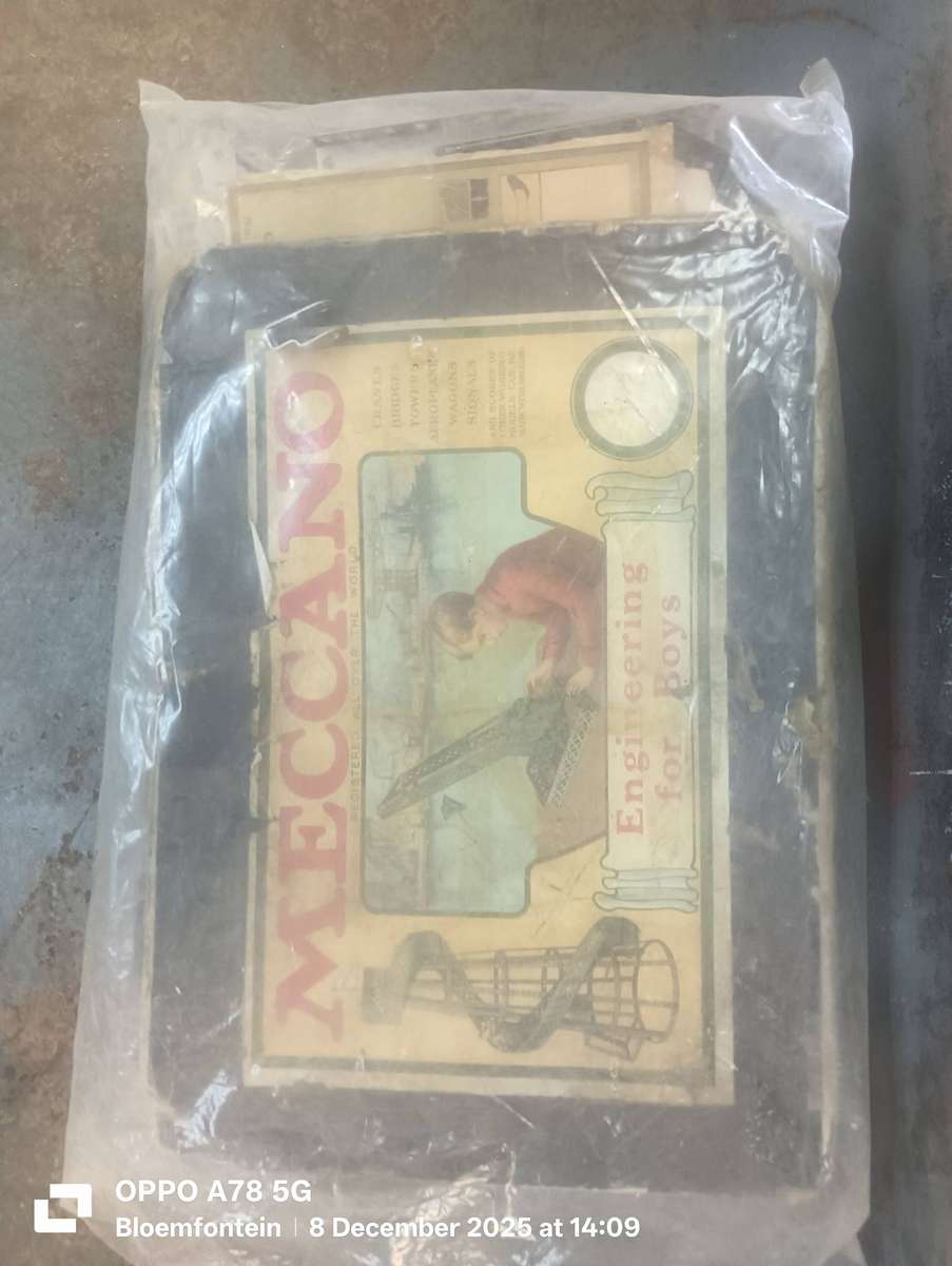 Vintage Meccano Engineering for Boys Construction Set Box