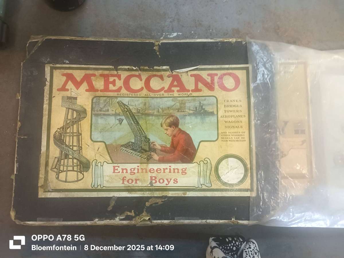 Vintage Meccano Engineering for Boys Construction Set Box